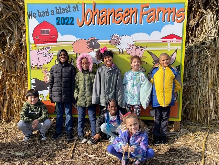 Students at Johansen Farm 