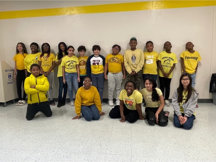 students wearing yellow to support childhood cancer